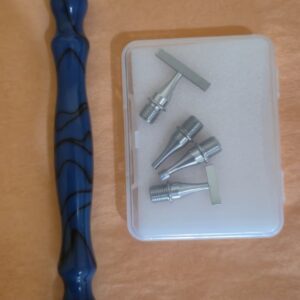 Caneta com 4 pontas metálicas