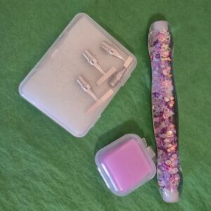 Caneta com pontas metálicas